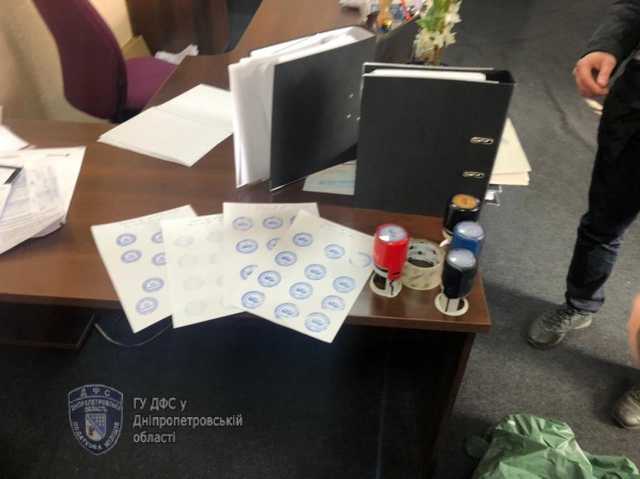 На Днепропетровщине ликвидировали конвертцентр, который помогал предприятиям уклоняться от налогов