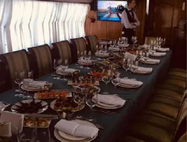 Как шикуют члены Набсовета "Укрзалізниці": только за алкоголь 654 тыс. грн в день