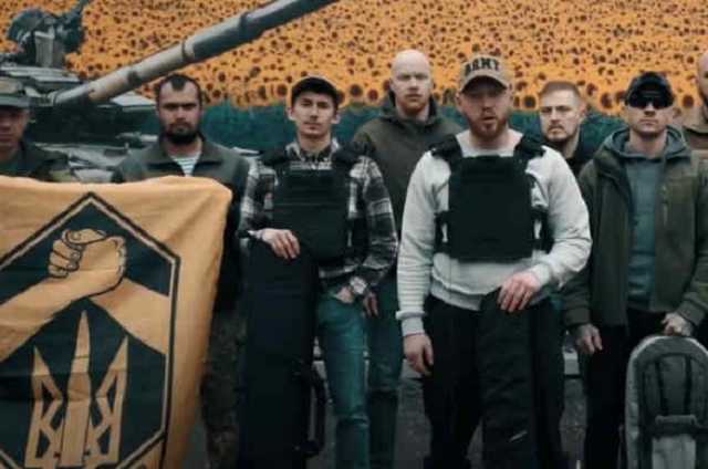 Ветерани війни виступили з відеозверненням і спалили «опудало бойовика»