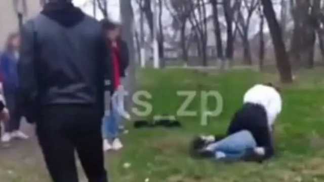 В Запорожье школьницы не поделили парня, конфликт закончился жестокой дракой