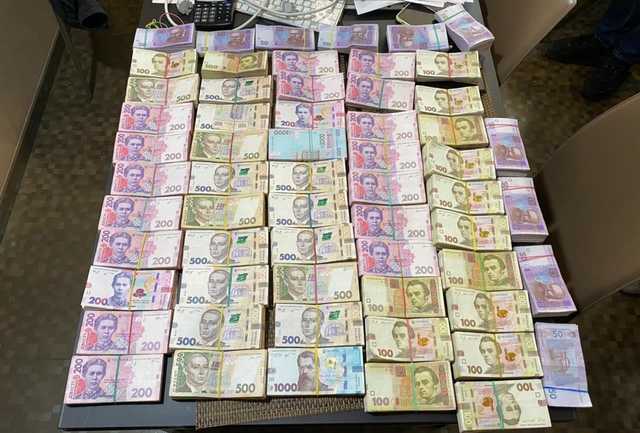 Податківці викрили потужний конвертцентр