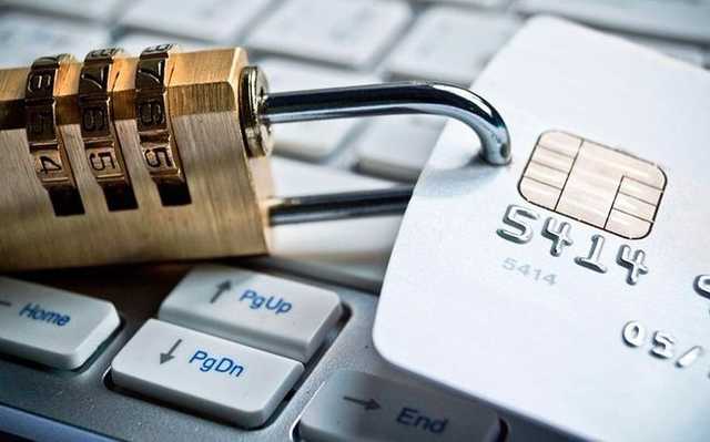 Счета украинцев блокируют за границей: что происходит