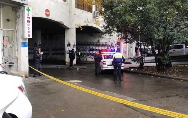 В Грузии в здание банка ворвался вооруженный человек и удерживает заложников