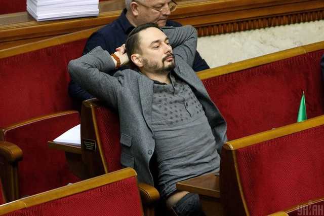 "Слуга народа" Дмитрий Гурин рассылает во время заседания Верховной Рады анекдоты о Зеленском