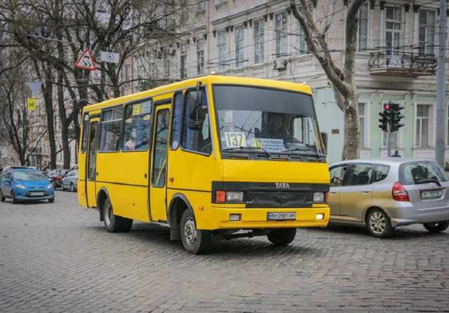 На Черниговщине водитель маршрутки с монтировкой вышел против человека с пистолетом