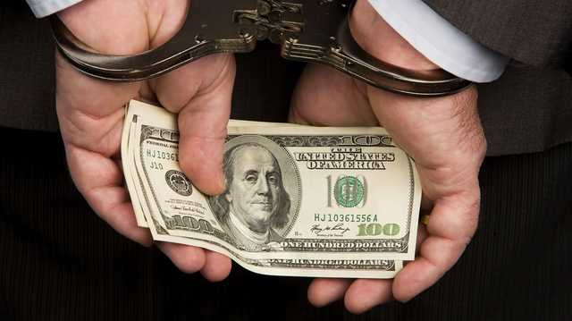 Депутат Сумского горсовета подозревается в получении 30 тыс. долларов взятки