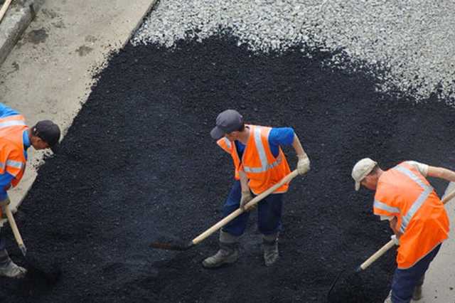 В Киеве обстреляли коммунальщиков, есть раненый