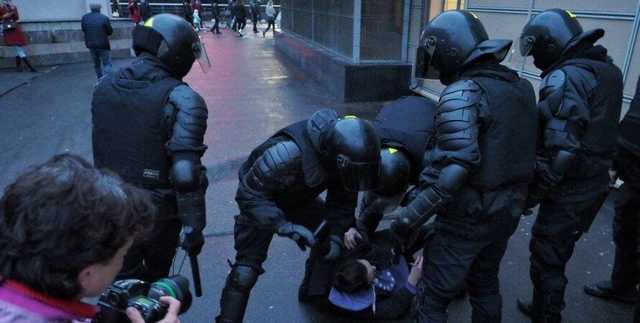 На протестах в поддержку Навального в России начались жесткие задержания