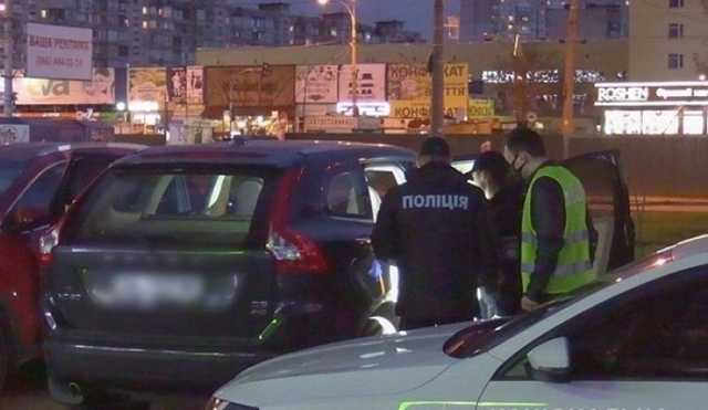 В Киеве злоумышленник взял в заложники двоих женщин и требовал выкуп