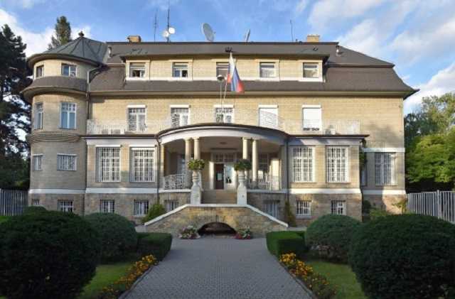Конфлікт Праги та Москви: у Брно попсували стіни консульства РФ