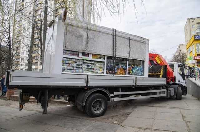 В Киеве устроили масштабную "зачистку" МАФов, стянуто много полиции