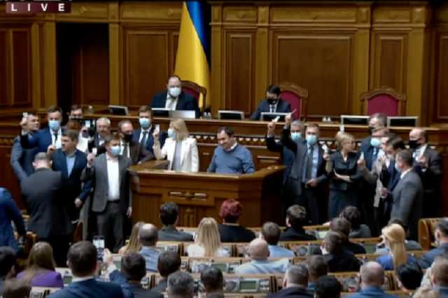 ВР завершила рассмотрение более 3000 поправок и приняла изменения в Земельный кодекс