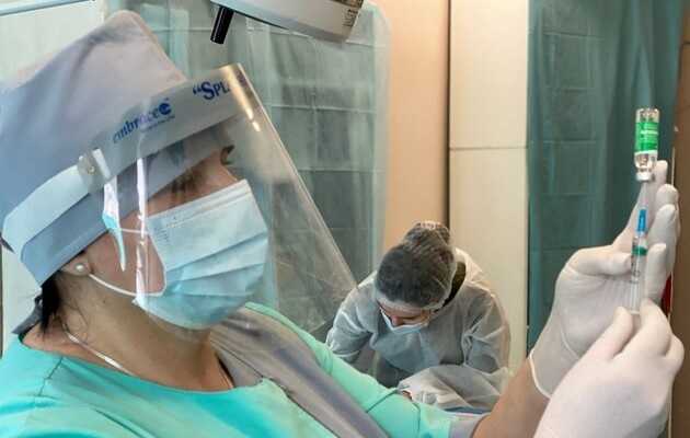 Вакцинация по-украински: в условиях хронического недоверия