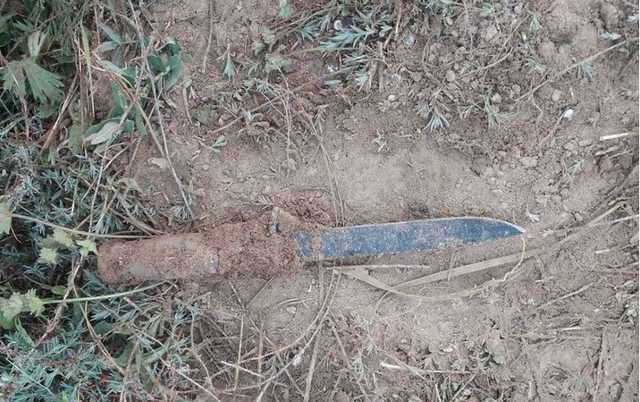 Перерезал себе горло: подробности о найденном на свалке в Очакове военнослужащем