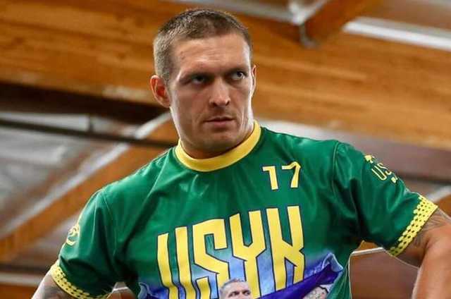 Усик в неожиданном образе поздравил всех с Пасхой