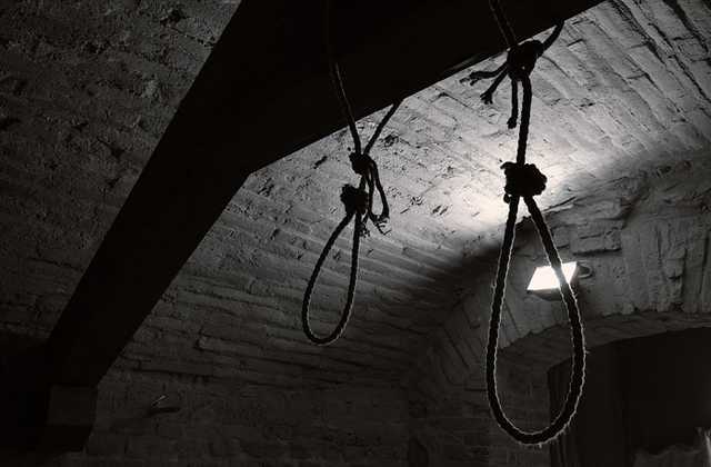 Под Днепром в балке обнаружили повешенную девушку