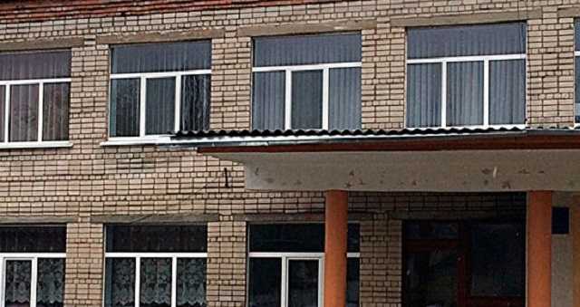 Подрядчик из Нежина вернет деньги, присвоенные на установке окон в школах