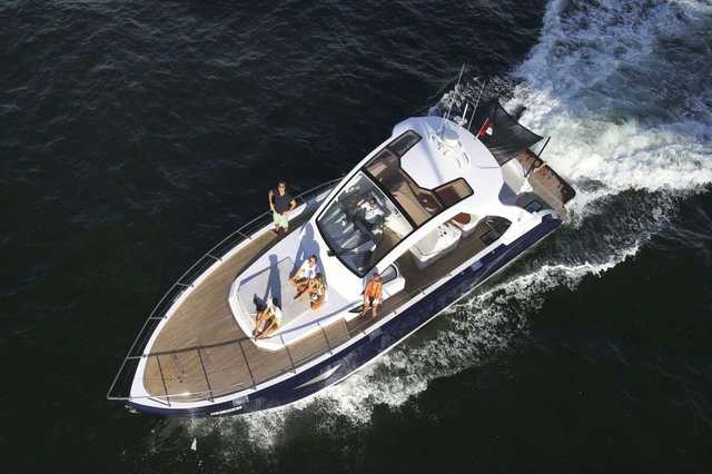 Посольство Украины: во время "голой фотосессии" украинки были в купальниках