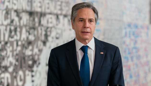 Блинкен возложил цветы к Стене памяти павших за Украину