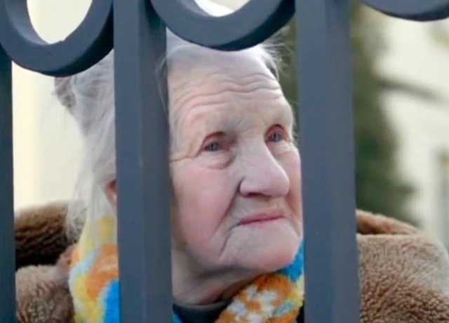 В Санкт-Петербурге 89-летнюю актрису из "Брата" выгнали из квартиры приемные сыновья
