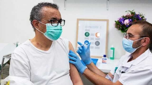 Против коронавируса вакцинировался глава ВОЗ Гебреисус