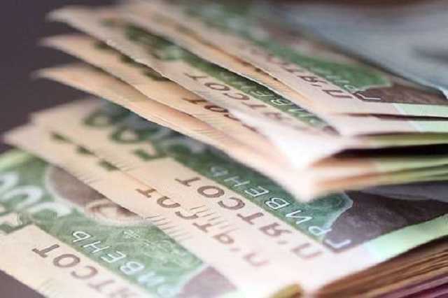 В Украине урезали средние зарплаты: кто и сколько зарабатывает