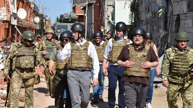 Увидели развалины Широкино и российские катера: на Донбасс приехала делегация США