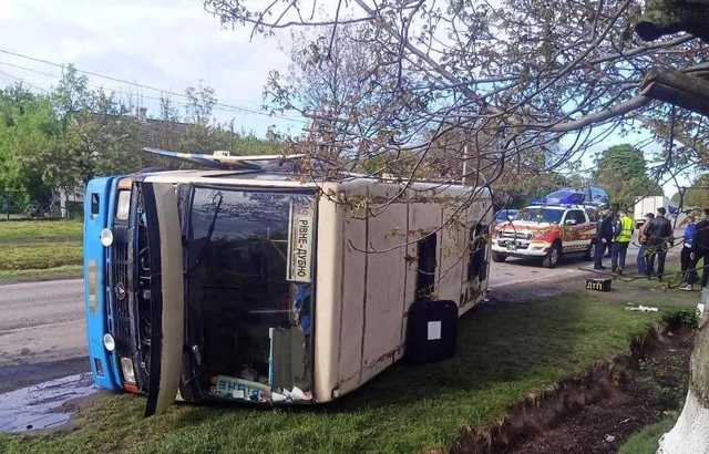 На Ривненщине перевернулся автобус с пассажирами, есть раненые