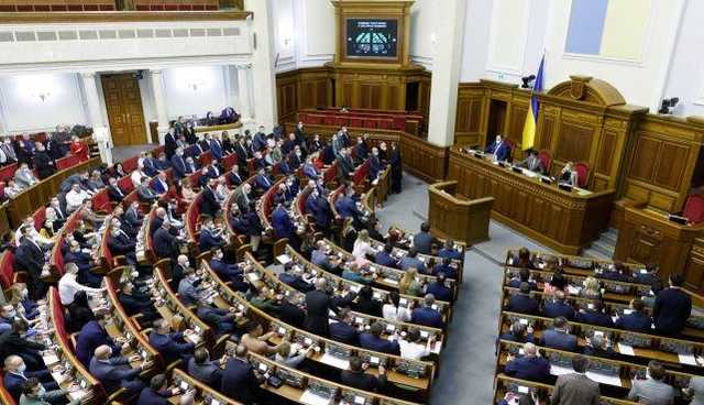 Сегодня Рада рассмотрит увольнение трех министров. Разумков созвал заседание