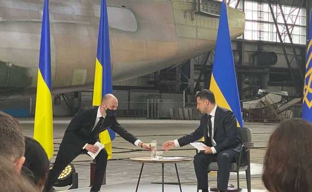 Зеленский на пресс-конференции прорекламировал минералку