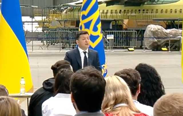 Зеленский упрекнул Макрона и Меркель в недостаточной поддержке Украины