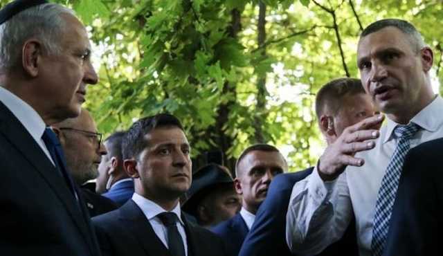 Зеленский о Кличко: "Мой глава Офиса не берет взятки, поэтому мы не конкуренты"