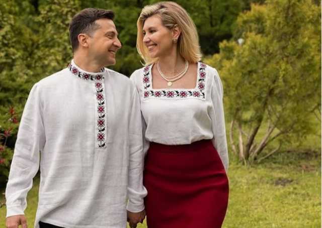 Зеленский поздравил украинцев с днем вышиванки, надев русскую косоворотку