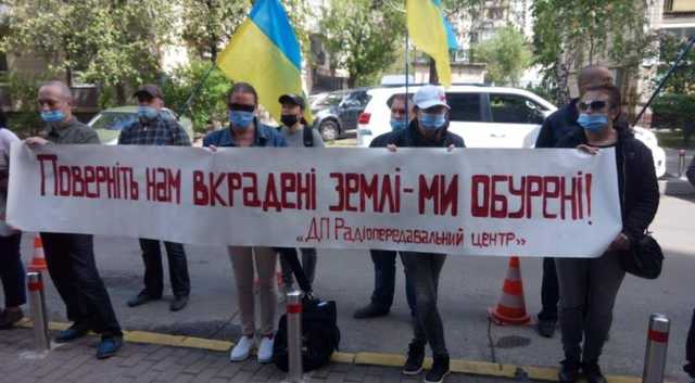Під Генпрокуратурою пройшов мітинг проти розкрадання земель на Київщині
