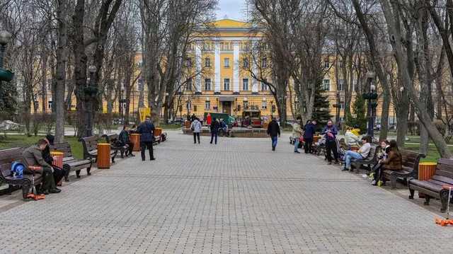 Доктор Комаровский рассказал о шансах заразиться коронавирусом на улице