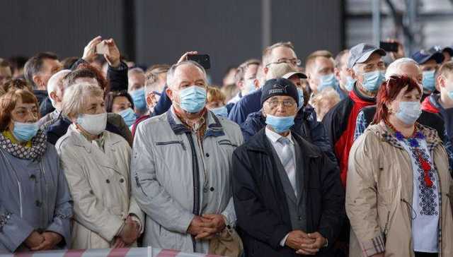 Количество случаев COVID-19 в Украине за последние сутки упало до 2,5 тысяч
