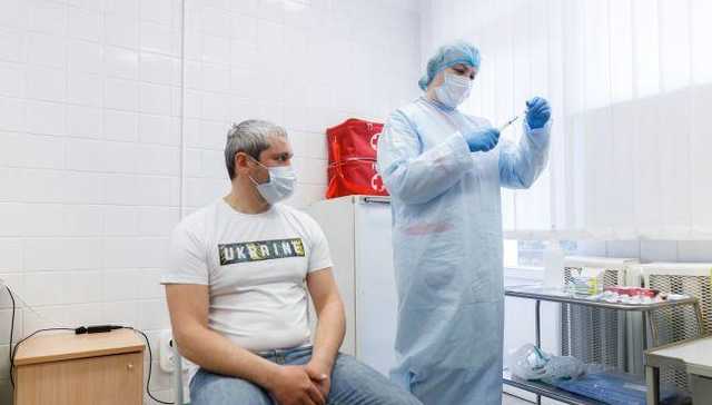 Количество прививок от COVID-19 за последние сутки упало до 3,5 тысяч