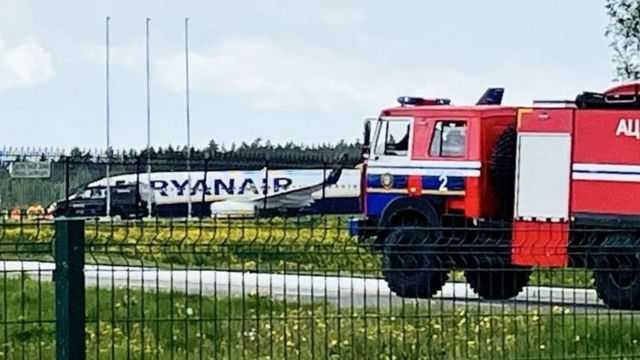 Затримання в Мінську. Чи міг Ryanair не саджати літак та що буде далі