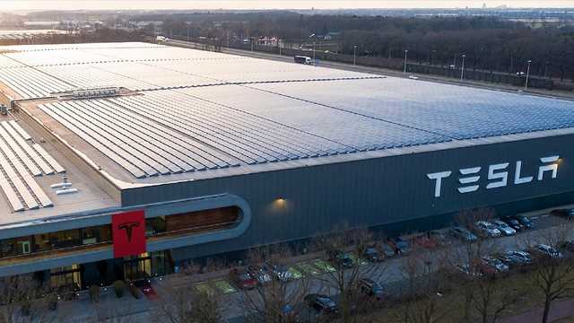       ,    Tesla