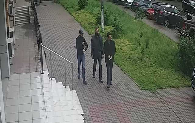 Прокурори Подільської окружної прокуратури беруть учать в захопленні офтальмологічного центру в Києві