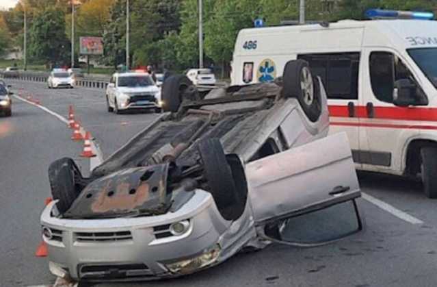 На Шулявке пьяный водитель устроил ДТП с опрокидыванием