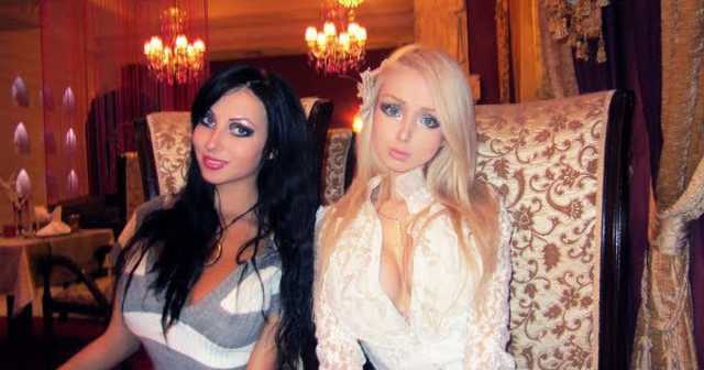 Умерла молодая одесская писательница, которая переделывала себя на "куклу Барби"