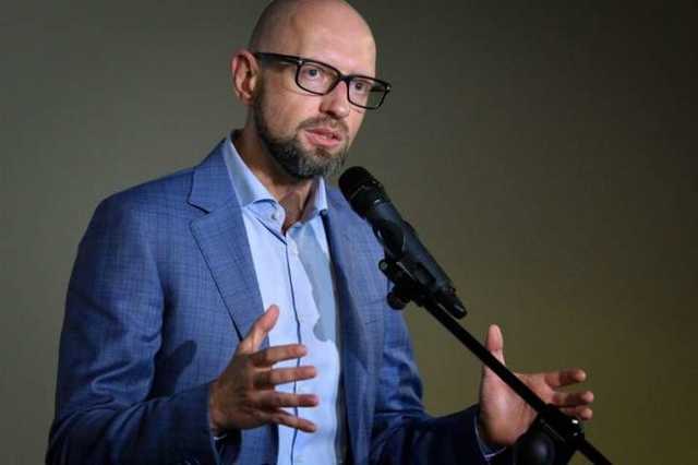 Влада два роки спонсорує режим Путіна, – Яценюк