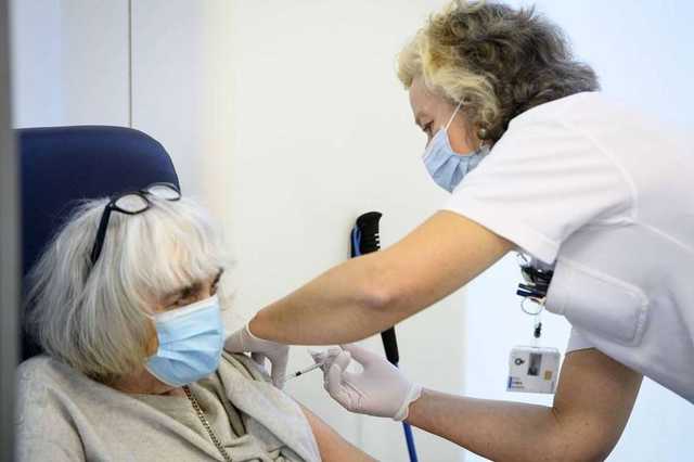 Вакцина Pfizer менее эффективна против индийского штамма COVID-19 - ученые