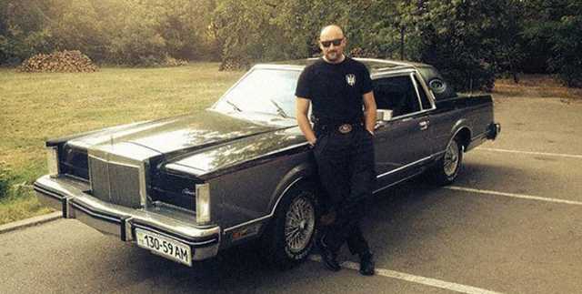 "Нужны деньги". Алексей Мочанов снова продает свой знаменитый Lincoln 1983 года