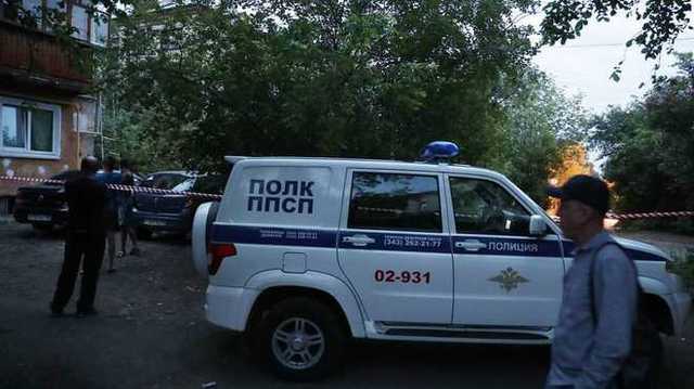 Ребенок в критическом состоянии: в Екатеринбурге мужчина открыл стрельбу по прохожим