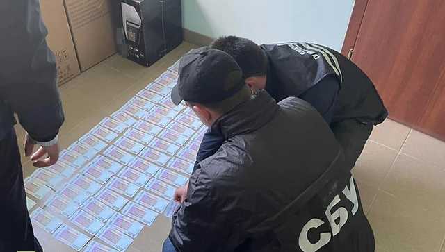 Чиновника Нафтогаза задержали на миллионной взятке