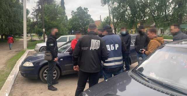 В Сумской области налоговик шантажировал стоматолога