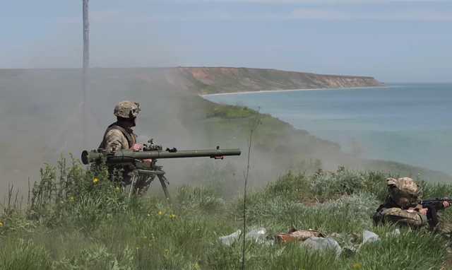 ВСУ устроили возле Крыма масштабные маневры с катерами и вертолетами