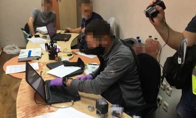 Сделали золотым тепло для школ и больниц: СБУ раскрыла схему обогащения чиновников